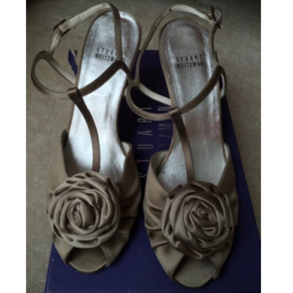 Staurt weitzman Rosette Dusty Satin Size 8